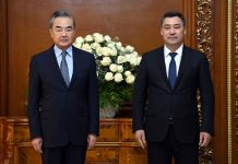 Китай выделит Кыргызстану $100 млн и 1 млн доз вакцины