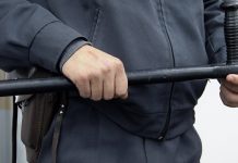 Пенсионер-инвалид заявил, что милиционеры в Узгене его избили и угрожали сексуальным насилием. Фото