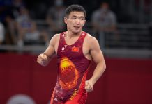 Президент поздравил Жоламана Шаршенбекова с серебром на ЧМ по борьбе