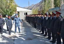 Ички иштер министринин орун басары Октябрь Урмамбетов Ош шаардык милициясын текшерди