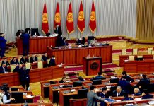 Шайлоодогу жаңы система Кыргызстандын бактысын ачабы? Же кайра эле эски жүздөр эсти оодарабы? Серепчилер талдайт