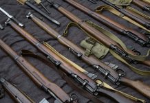 “Мылтык рюкзактан көрүнгөн эмес”: Пермьдеги ок чыгарган баланын апасынын версиясы