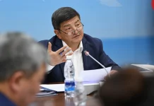 “20 миллиард сомду сүйлөшүүгө, ушакташууга коротуп жатабыз”, – Акылбек Жапаров