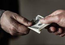 Чиновники Минсельхоза в сговоре с логистической компанией организовали коррупционную схему