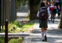 Рахат Аманова: “Мектепте окуучулар мектеп формасын гана кийсин. Мугалим катары талабым ушул”