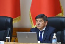 Акылбек Жапаров: “Долбоор менен келгиле, кеңеш бербегиле”