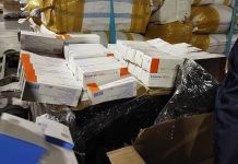 400 кг лекарств от COVID пытались провезти в КР на самолете под видом личных вещей