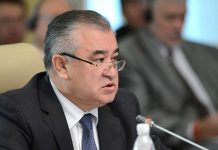 Текебаев: “Садыр Жапаров Акылбек Жапаровду көзөмөлдөшү үчүн ага караганда эки эсе алысты көрө билиши керек”