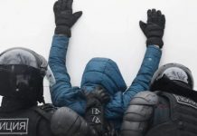 Силовики массово фабрикуют дела против мигрантов в России. Журналистское расследование