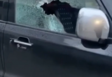 В 12-м микрорайоне неизвестные за ночь, разбив стекла, обокрали более 10 авто