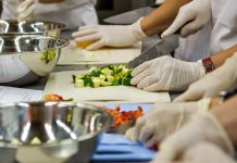 Массалык ууланууга байланыштуу кылмыш иши козголду