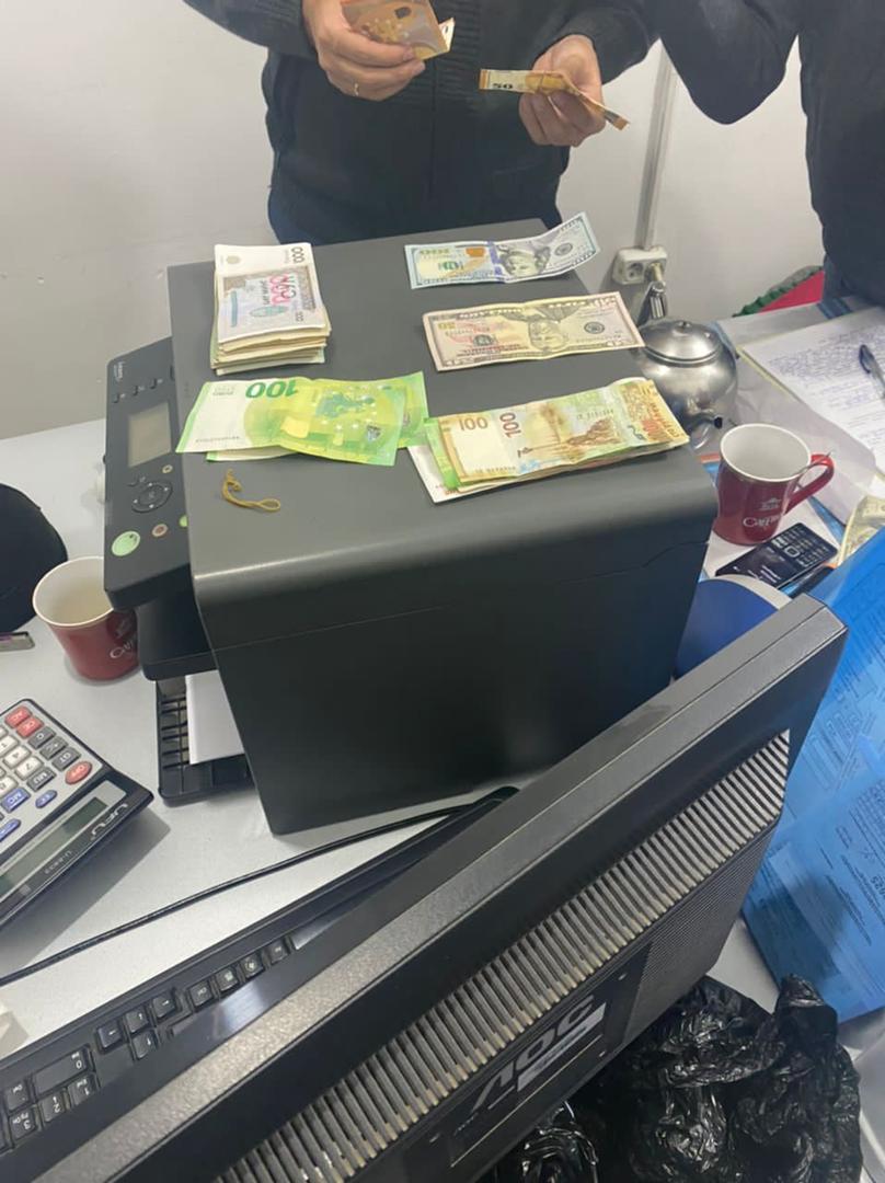 obysk 5 Кыргызстанца задержали по подозрению в подделке денег. Фото