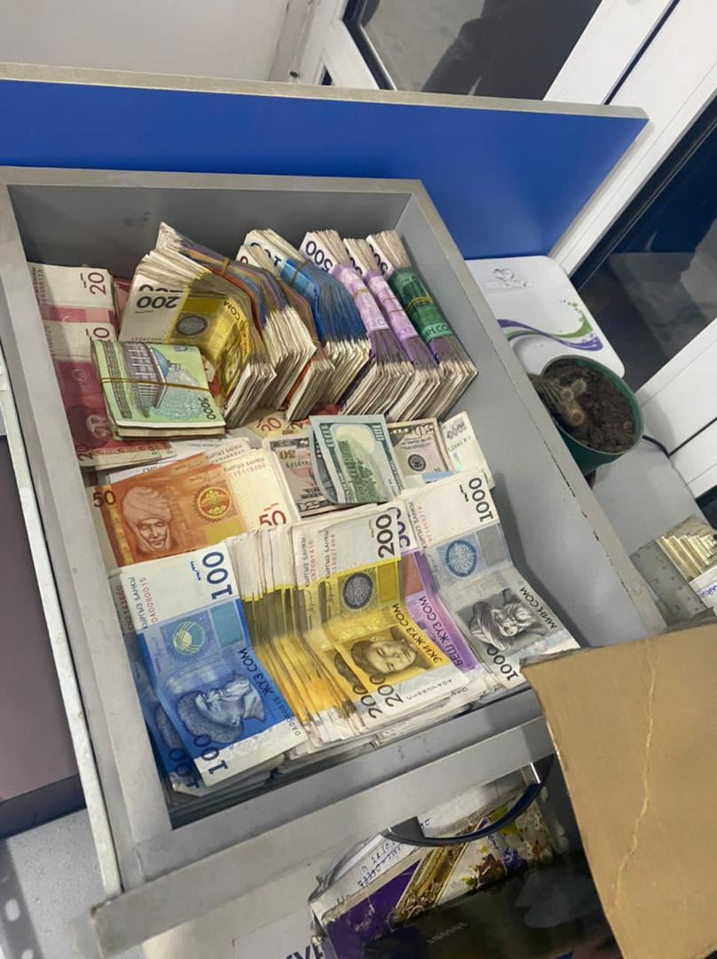obysk 6 Кыргызстанца задержали по подозрению в подделке денег. Фото