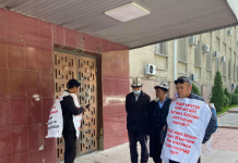 Тилек Матраимовду жоопко тартууну талап кылып жаткандар Бишкекке келди