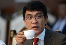 Депутаты проголосовали за отставку Эдиля Байсалова