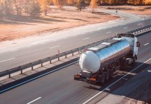 В Казахстане ввели запрет на экспорт нефтепродуктов автомобильным транспортом