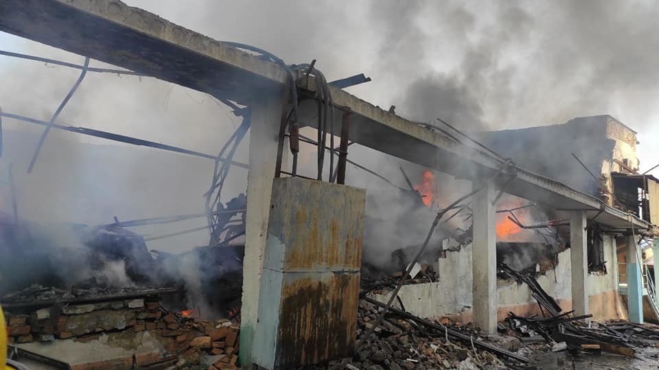 1259475.79d30973bc3d48f736481b461025b15a В результате пожара на заводе «Ак-Тилек» в Бишкеке пострадали 10 человек. Фото
