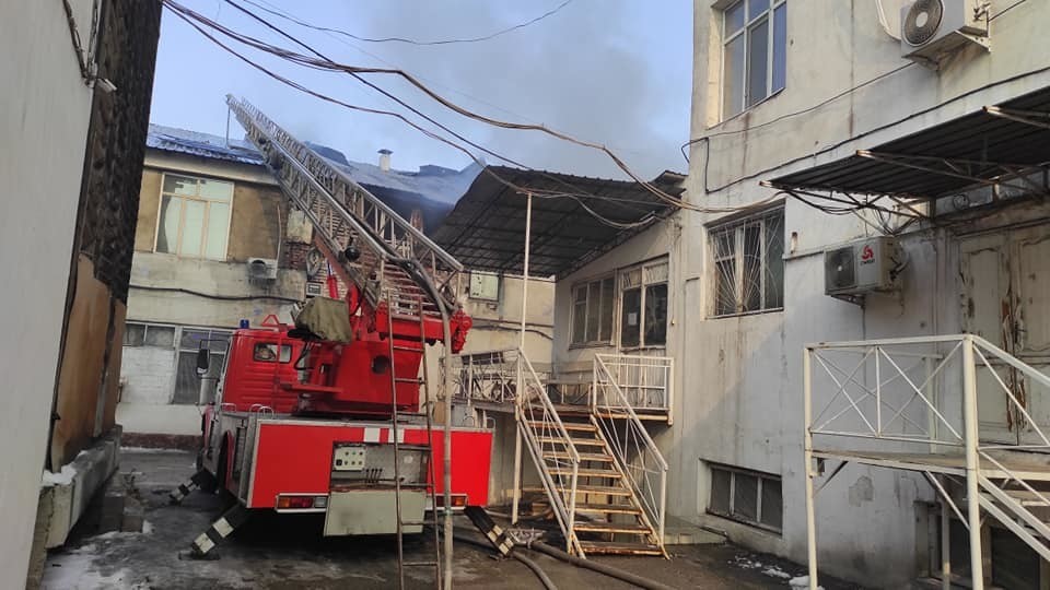 1259483.0c7abb3b913decba9b219f9b30f76e90 В результате пожара на заводе «Ак-Тилек» в Бишкеке пострадали 10 человек. Фото