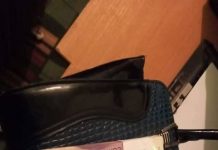 Акча, документтерди таап алган милиционер табылганы ээсине берди