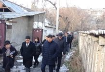 Айбек Жунушалиев көчмө жыйындарын өткөрүүдө