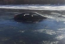 Жайыл районунда унаа сууга түшүп кетти