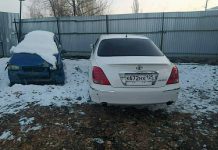 Жасалма номер тагылган Toyota Crown үлгүсүндөгү автоунаа кармалды