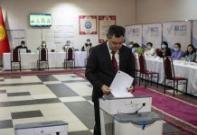 Садыр Жапаров проголосовал за Равшана Жээнбекова, — СМИ