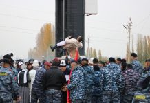 Жалал-Абадда дүйнө чемпионун кантип тосуп алышты, – сүрөт