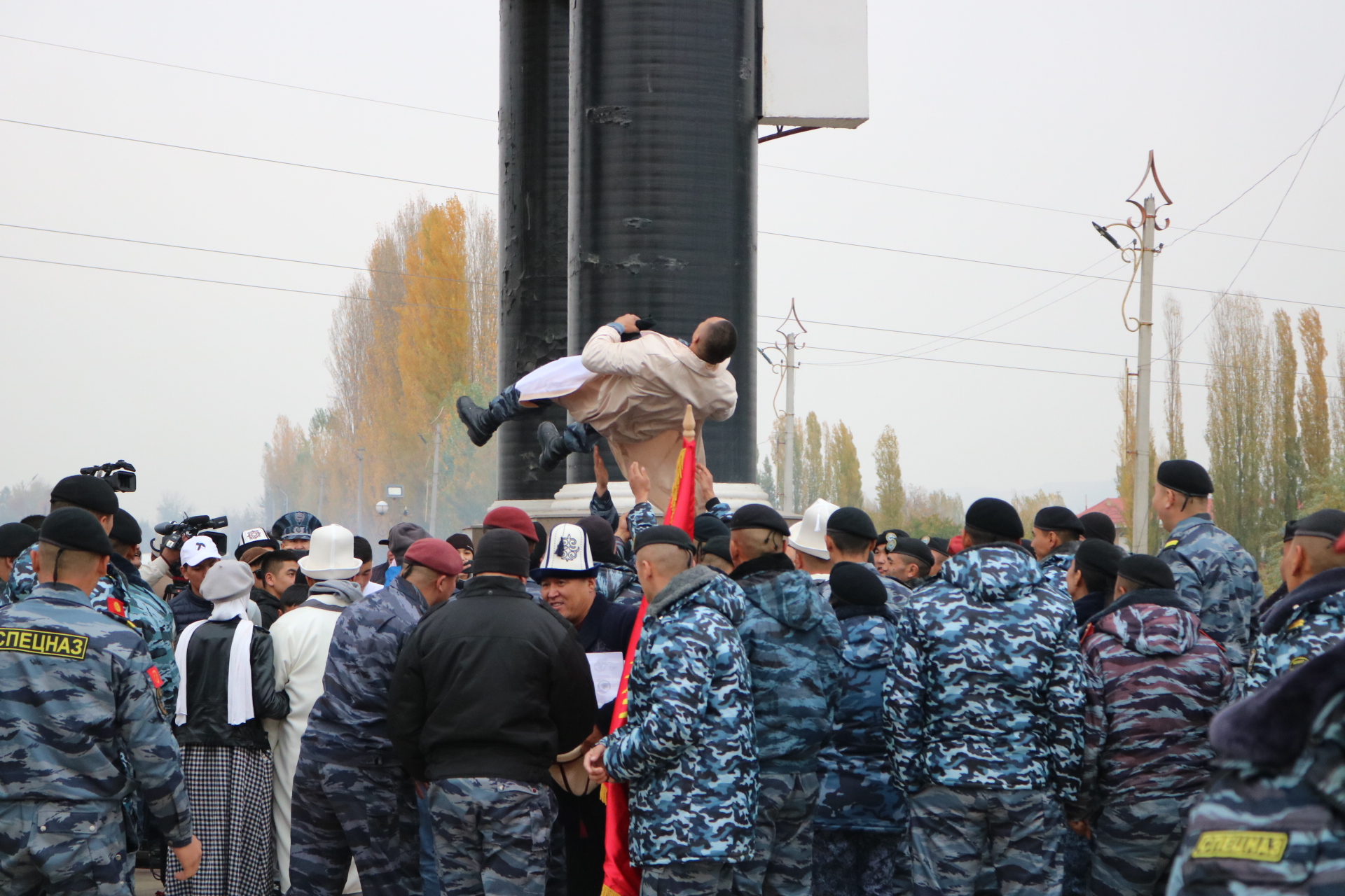 Погода джалал абад. Юрфак Джалал Абад. Туманов Джалал Абад. Горгаз Джалал Абад 2010. МУК Джалал Абад.