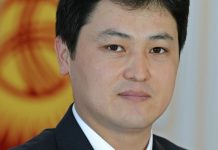 Улукбек Марипов агасына добуш берүүгө медиктерди мажбурлаган