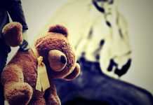 Жумгал районунда 54 жаштагы жаран 13 жаштагы кызын зордуктаган деп шектелүүдө