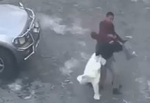 В Бишкеке на улице мужчина избил женщину