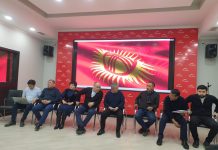 Лидеры 4 -х политических партии объединились и выдвинули свои требования