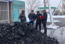 Еще две точки по продаже угля в Бишкеке оштрафовали за завышение цен