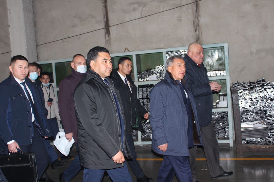 f2 Президент Татарстана посетил завод «Автомаш Радиатор» в Бишкеке. Фото