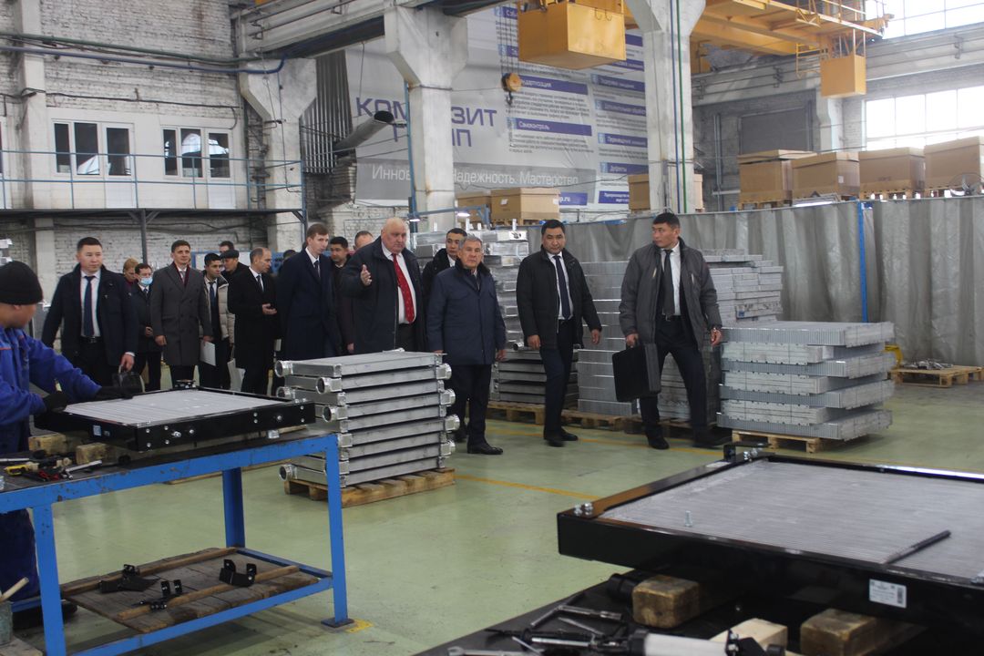 f5 Президент Татарстана посетил завод «Автомаш Радиатор» в Бишкеке. Фото