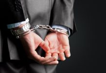 Эсептөө палатасынын аудитору жана инспектору коррупция фактысы боюнча кармалды, – УКМК