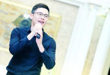 Певец Иса Омуркулов угостил в кафе девушек, а потом отказался оплачивать счет