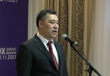 “Кудайдан корккула”: Президент ызы-чуу салып жаткан партияларга кайрылды