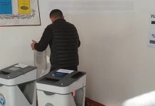 На участке в Оше бюллетени из АСУ скинули в стеклянную урну, — СМИ