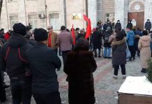 Возле ЦИК собираются члены партий, недовольные итогами выборов. Прямой эфир