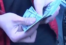 Как задерживали замначальника СКМ РУВД Бишкека. Оперативная съемка