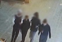 На подростка в Бишкеке напали малолетние грабители. Видео