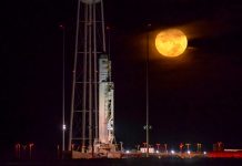NASA астронавттарды Айга кондурууну бир жылга жылдырды