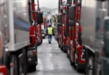 Кыргызстан менен Казакстан жүк унааларын өткөрүү боюнча сүйлөшүүлөрдү жүргүзүүдө