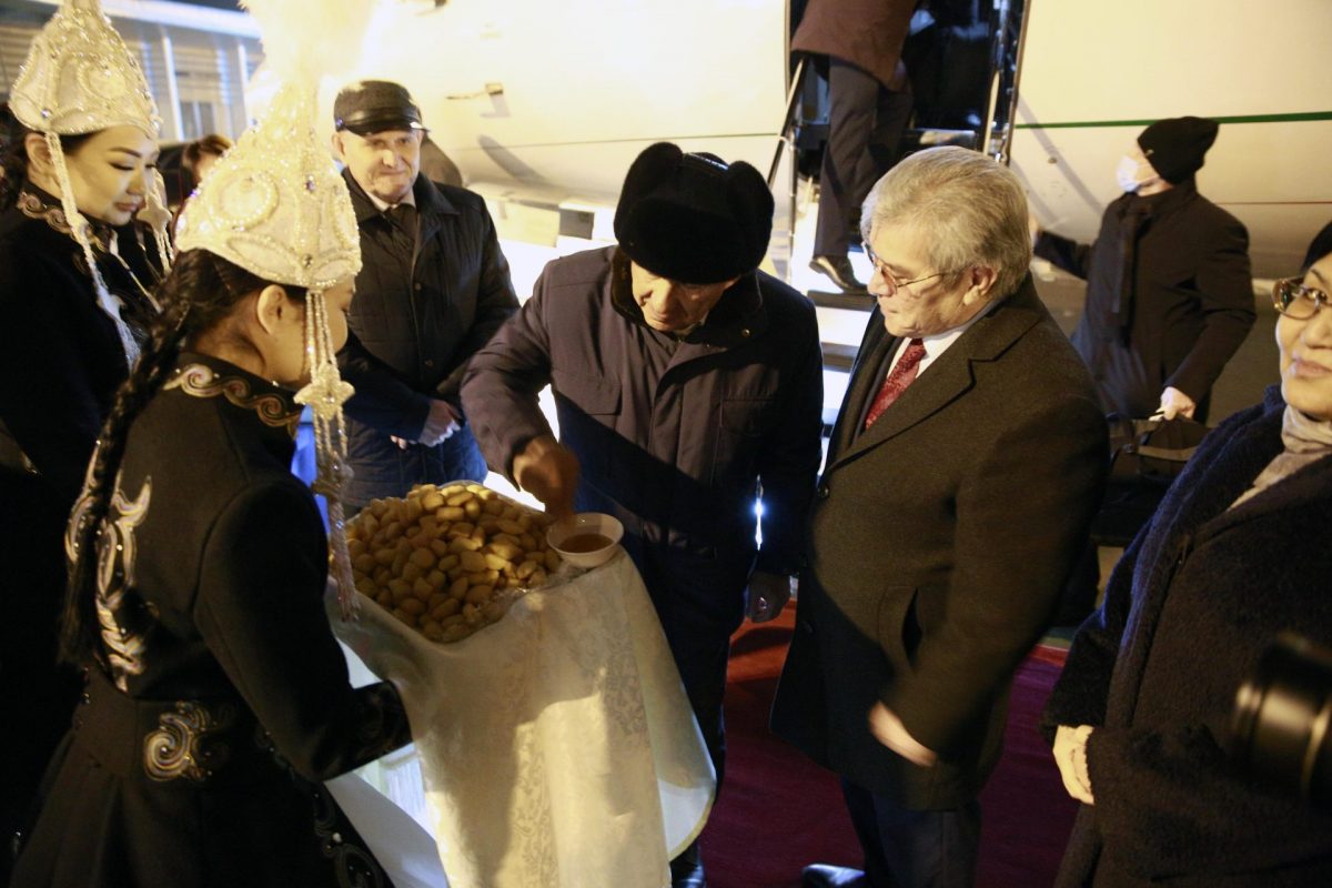 rg 0520 В Кыргызстан прибыл президент Татарстана Рустам Минниханов