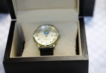 Двух манасчи наградили именными часами президента