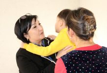 Жогорку соттун төрайымы жана орун басарлары мүмкүнчүлүгү чектелген жарандарга жардам көрсөтүштү