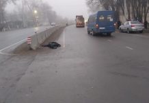 Кичиавтобус жөө жүргүнчүдөн адамды сүзүп кетти