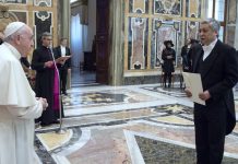 Посол Кыргызстана вручил верительные грамоты Папе Римскому